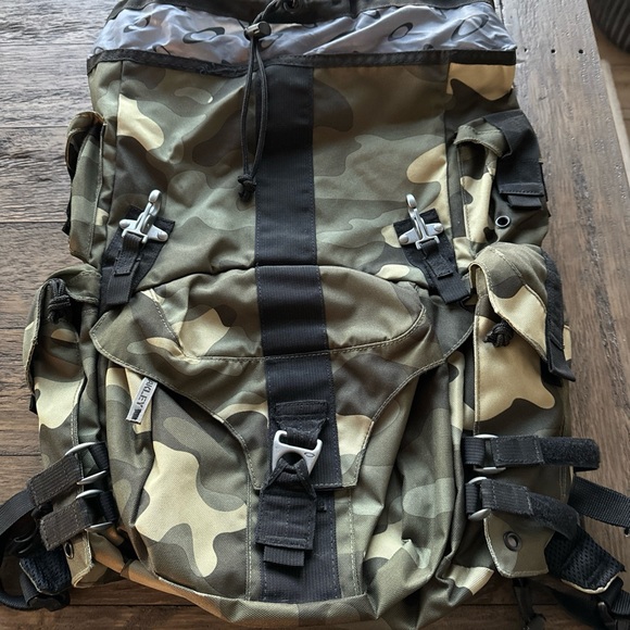 Oakley Mechanism Backpack NWT! Rare! - Picture 9 of 9